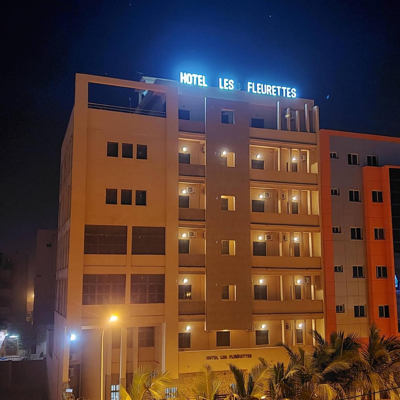 Hotel Les Fleurettes Уаґадуґу Екстер'єр фото